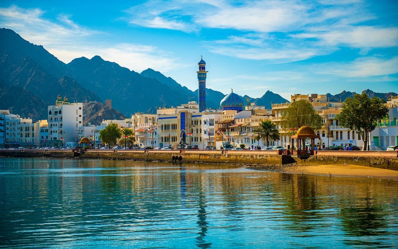 Dubai To Muscat