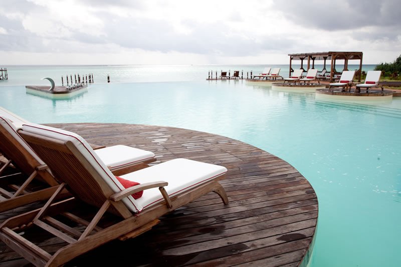 Floating Massage at Essque Zalu