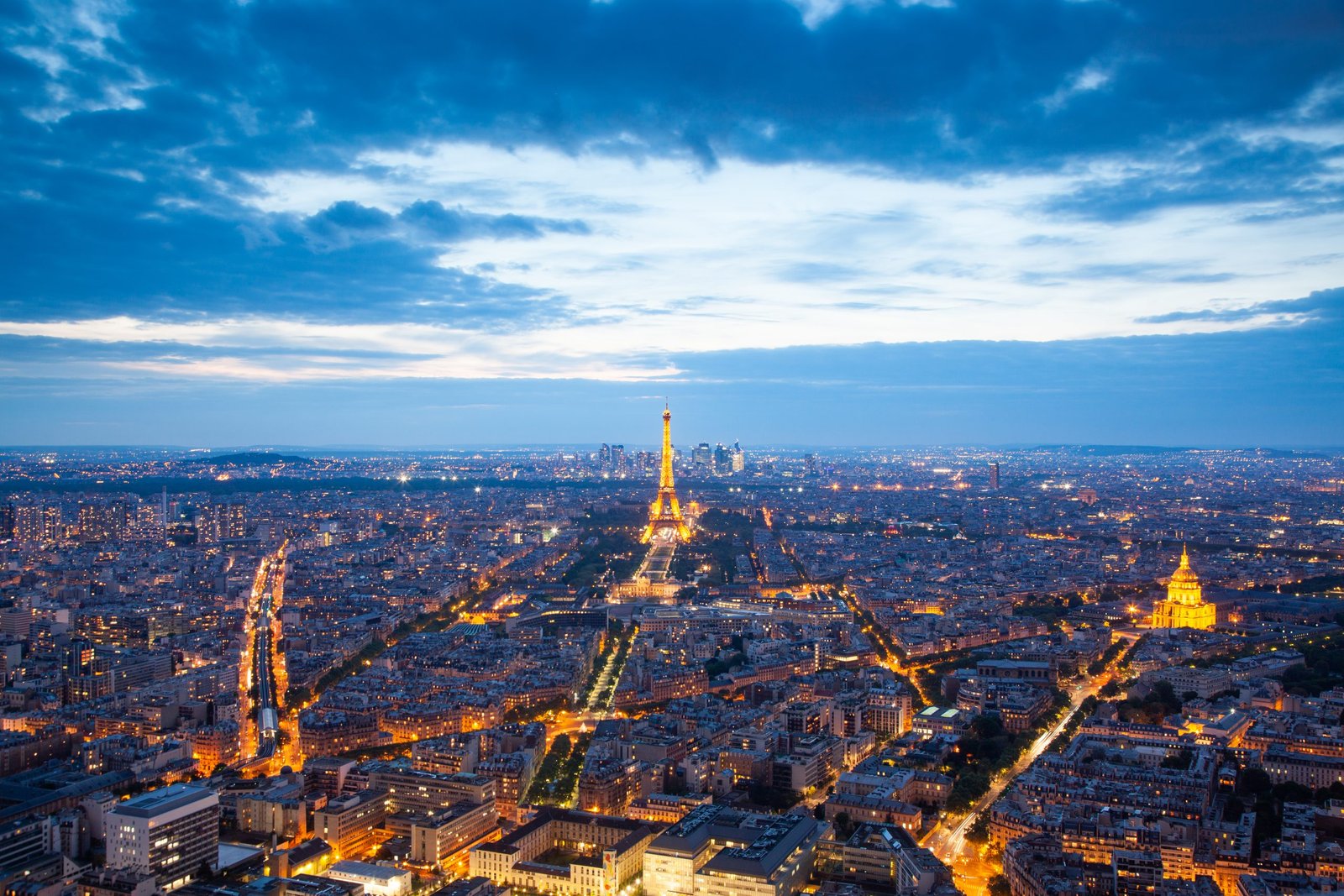 Unmatched view of the Eiffel Tower in your skyline photos