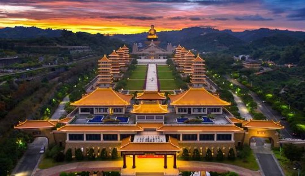Marvel at the Fo Guang Shan Buddha Museum