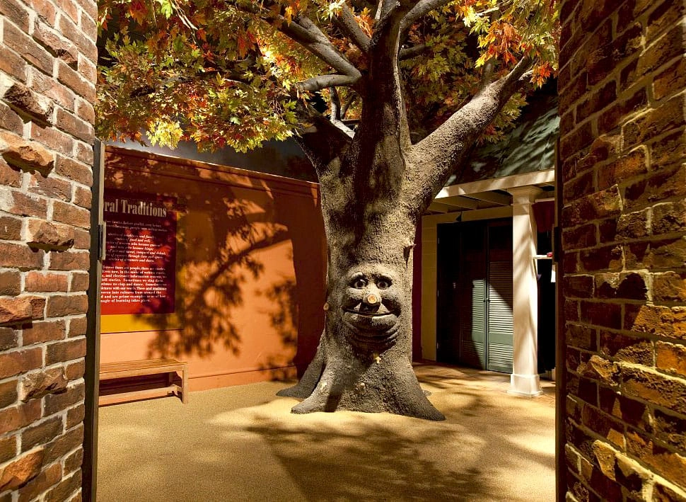 EarlyWorks Talking Tree