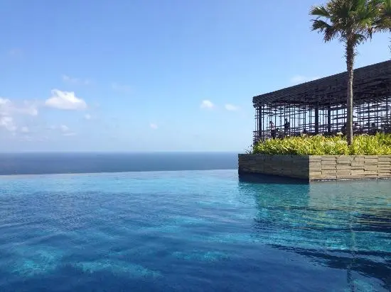 Infinity pool at Alila Uluwatu – best hotels in Uluwatu for One Week in Bali Itinerary.